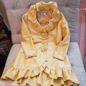 Elevate Your Spring Wardrobe with the Exquisite Rossi Roma Yellow Topper Jacket